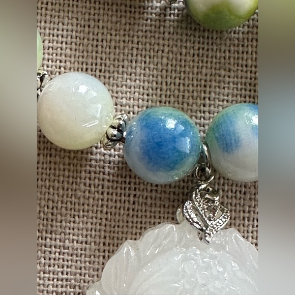 20 inch Jade and Chalcedony bead necklace NWOT - Picture 3 of 10